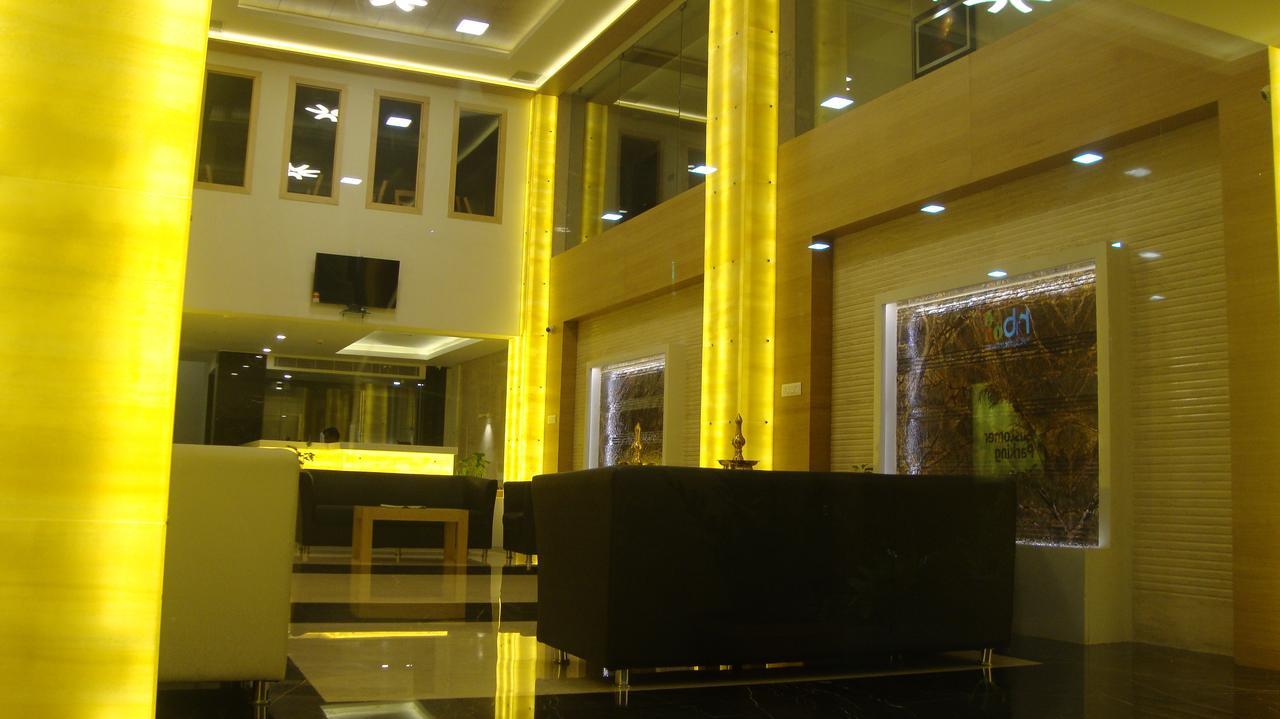 Hotel Mahi'S Gateway Коимбатур Экстерьер фото